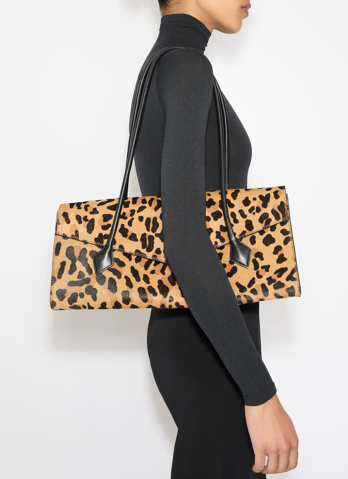LE TECKEL FLAP TOTE BAG IN LEOPARD HAIRCALF ALAÏA BROWN LE TECKEL FLAP TOTE BAG IN LEOPARD HAIRCALF